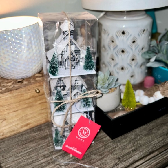 NEW PACK OF 3 MINI LIGHT UP XMAS HOUSES - Picture 1 of 6